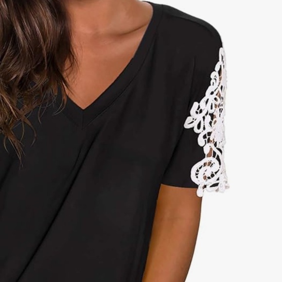 Lace sleeves black v neck top - Picture 3 of 3